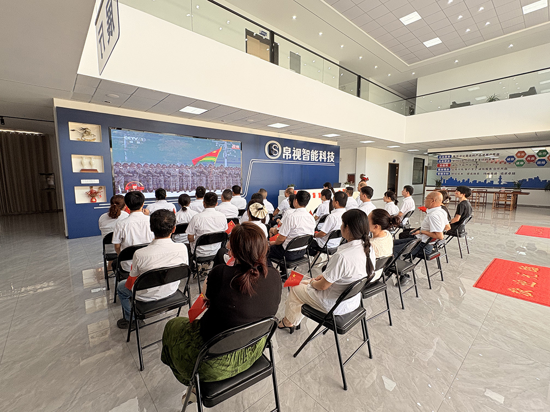 L'entreprise organise pour ses employés un défilé militaire du 9.3 pour le 80e anniversaire de la victoire de la guerre contre le Japon