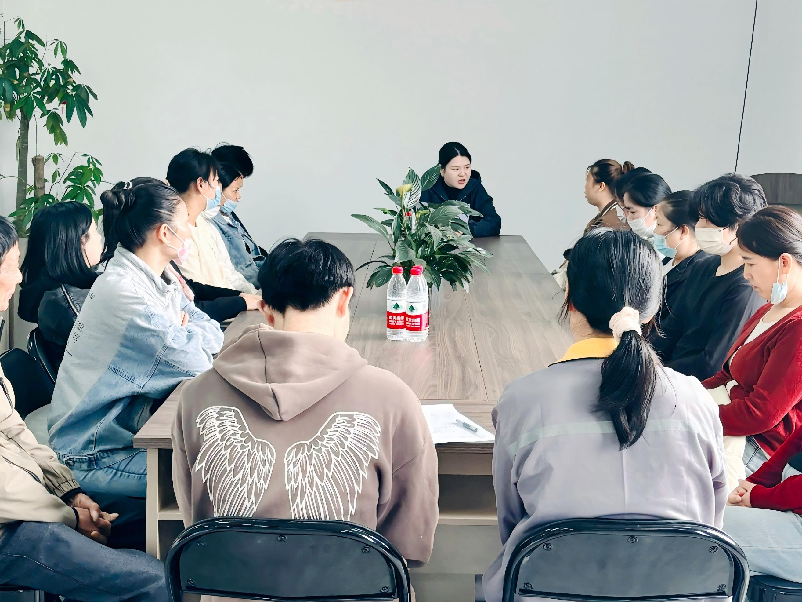 La technologie optique de la soie de Shanghai favorise l'innovation et le dialogue lors d'un symposium exceptionnel pour les employés