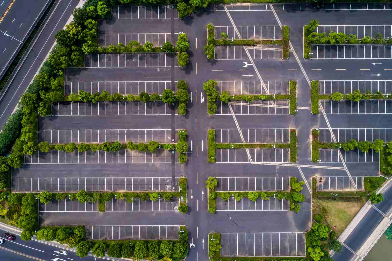 3 objectifs de caméra essentiels pour les systèmes de surveillance intelligents des parkings